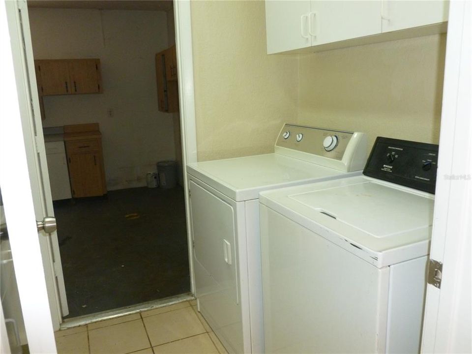 Recently Rented: $1,400 (2 beds, 1 baths, 920 Square Feet)