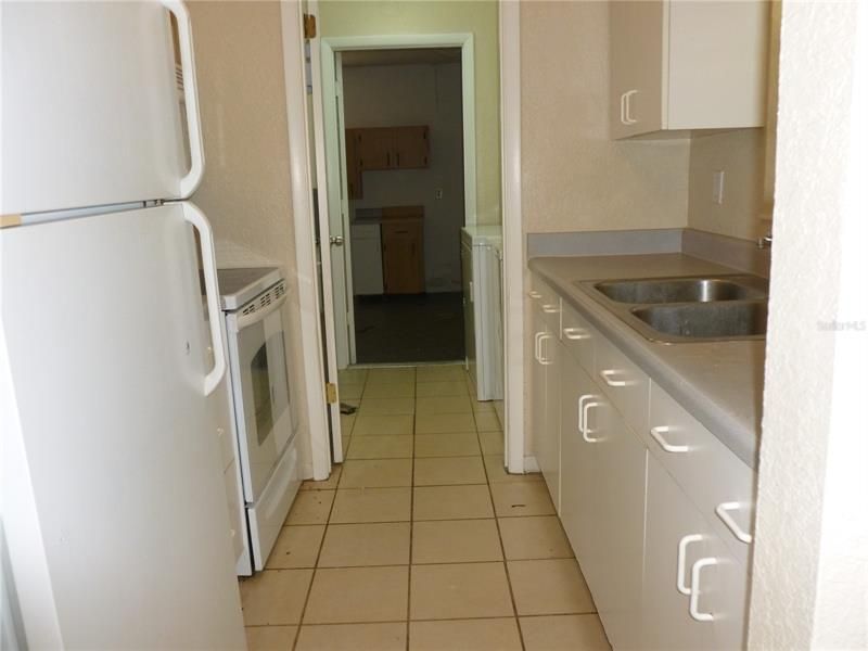 Recently Rented: $1,400 (2 beds, 1 baths, 920 Square Feet)