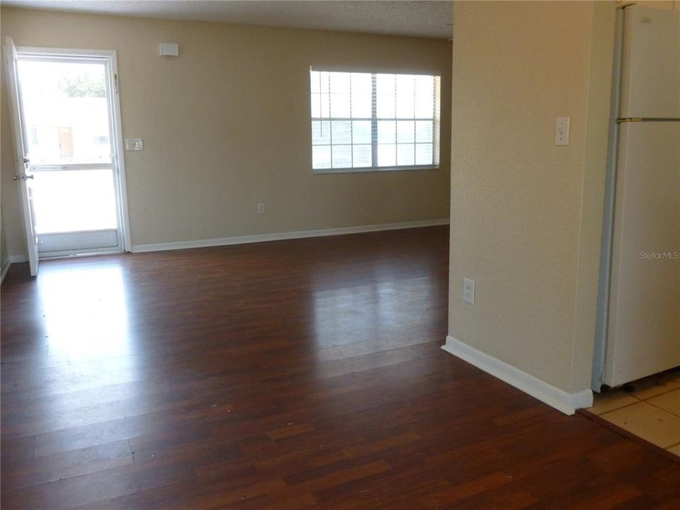 Recently Rented: $1,400 (2 beds, 1 baths, 920 Square Feet)