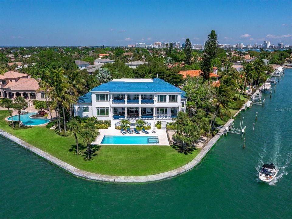 Recently Sold: $12,000,000 (5 beds, 8 baths, 6576 Square Feet)