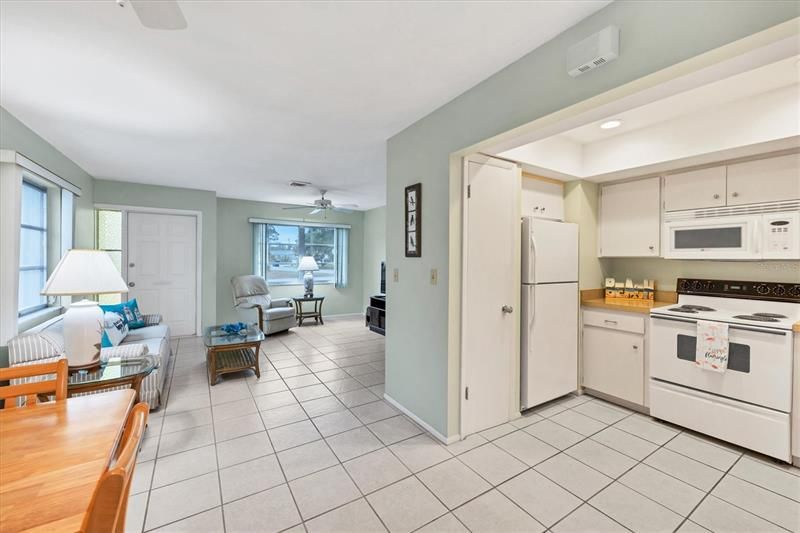 Recently Sold: $335,000 (2 beds, 1 baths, 1105 Square Feet)