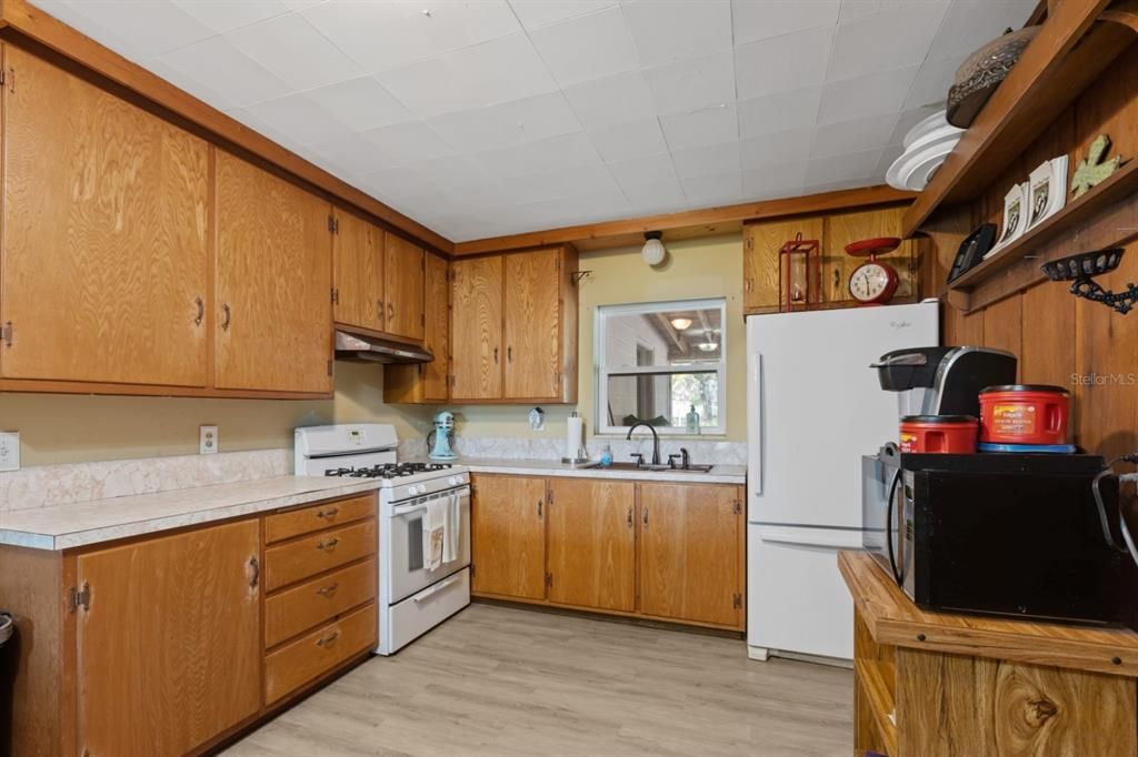 Recently Sold: $425,000 (1 beds, 1 baths, 1782 Square Feet)