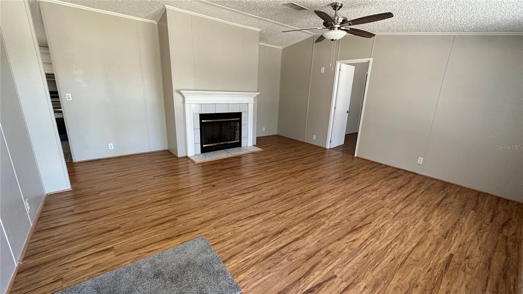 Recently Rented: $2,200 (4 beds, 2 baths, 1809 Square Feet)