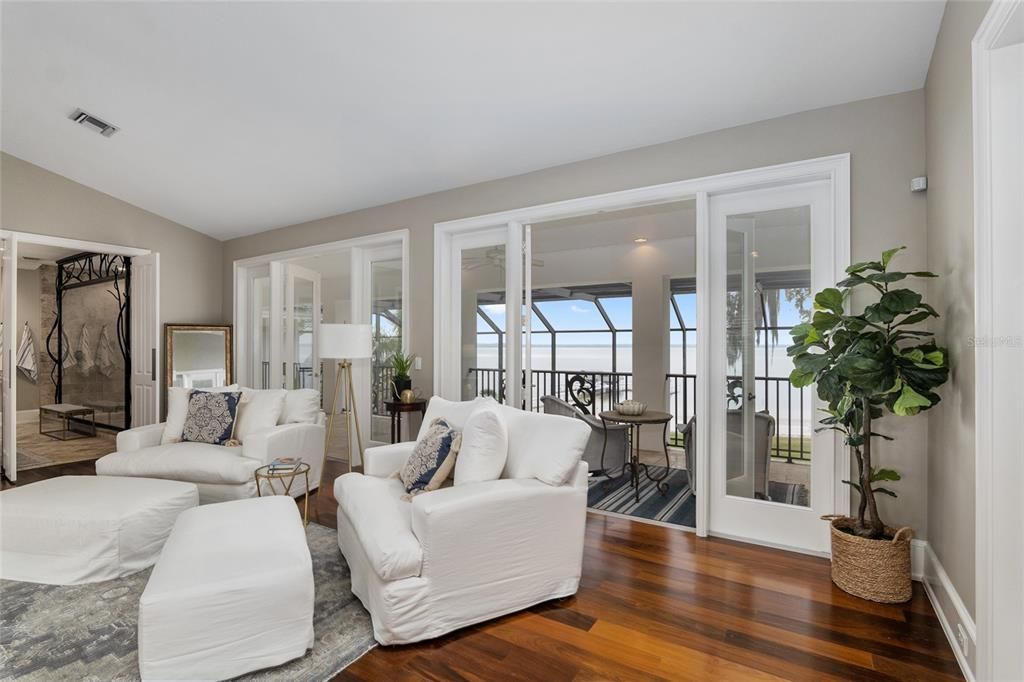 Recently Sold: $1,950,000 (4 beds, 5 baths, 4859 Square Feet)
