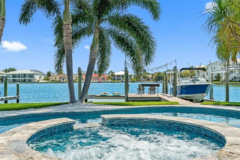 Recently Sold: $1,395,000 (3 beds, 2 baths, 1546 Square Feet)