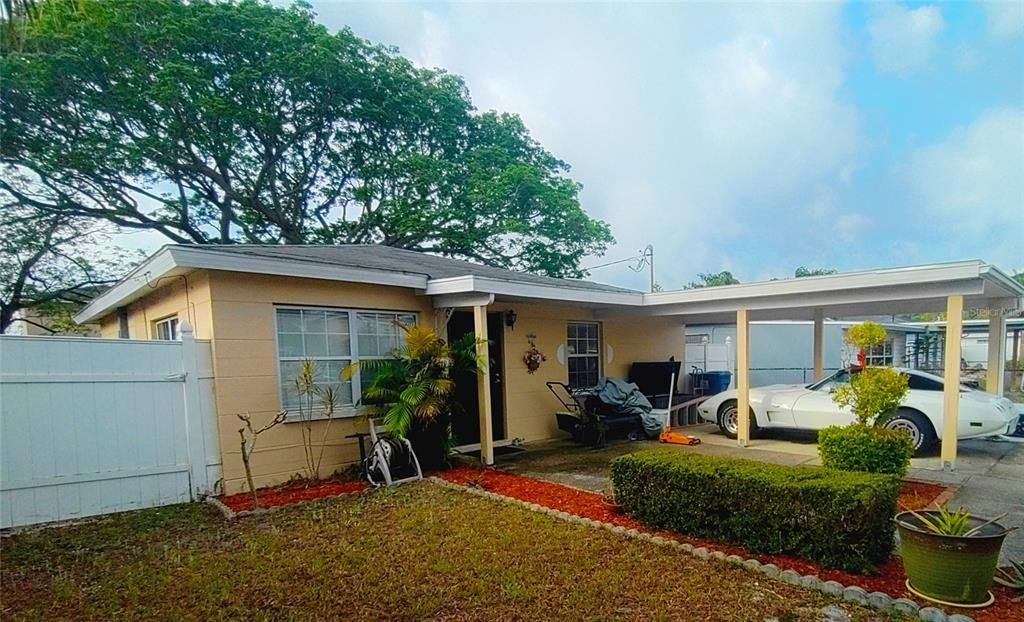 最近售出: $249,800 (2 贝兹, 1 浴室, 720 平方英尺)