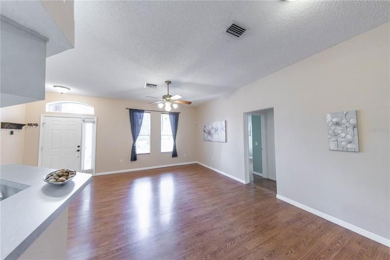 Recently Sold: $369,000 (3 beds, 2 baths, 1605 Square Feet)