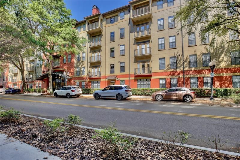 Recently Sold: $199,000 (1 beds, 1 baths, 931 Square Feet)