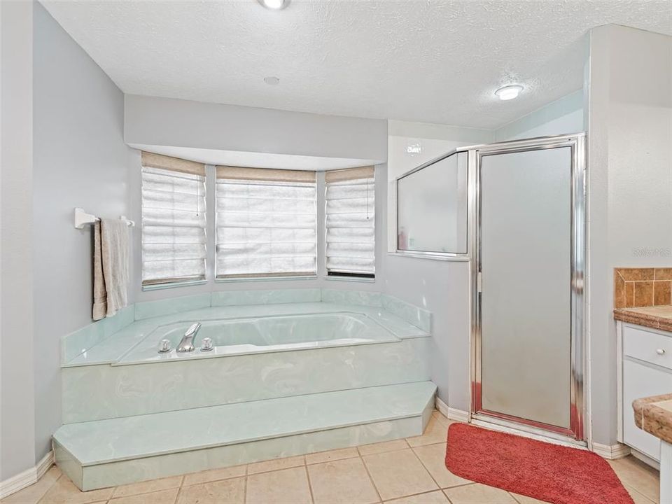 Недавно продано: $649,000 (3 спален, 2 ванн, 2274 Квадратных фут)