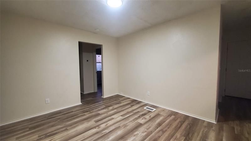 Recently Sold: $200,000 (3 beds, 1 baths, 816 Square Feet)