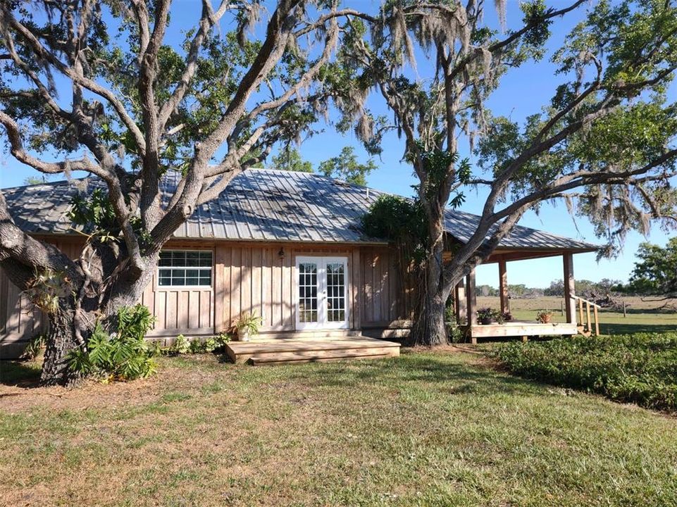 Recently Sold: $850,000 (3 beds, 2 baths, 1860 Square Feet)