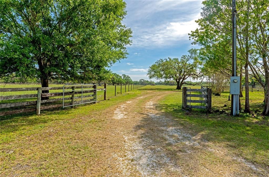 Vendido Recientemente: $850,000 (3 camas, 2 baños, 1860 Pies cuadrados)