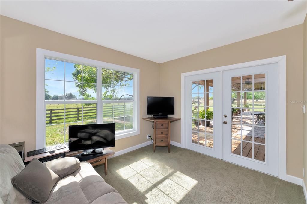 master bedroom sitting area