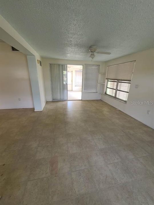 Vendido Recientemente: $224,980 (2 camas, 1 baños, 1088 Pies cuadrados)