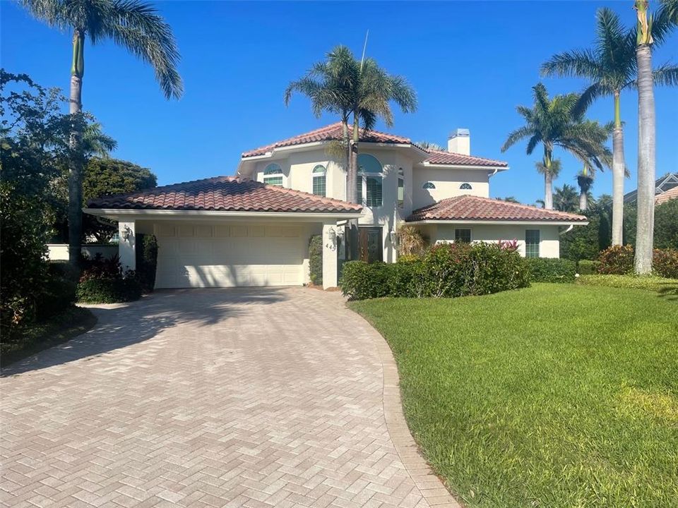 Recently Sold: $5,600,000 (4 beds, 3 baths, 3484 Square Feet)