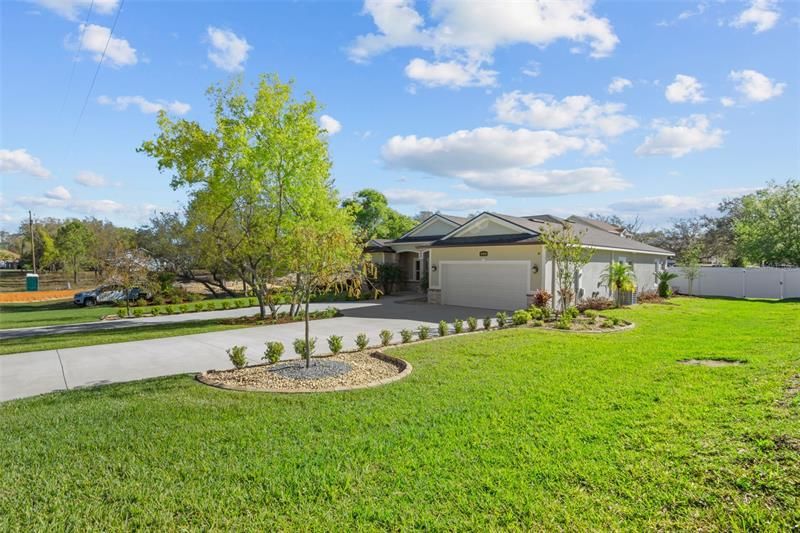 Recently Sold: $410,000 (4 beds, 3 baths, 2071 Square Feet)