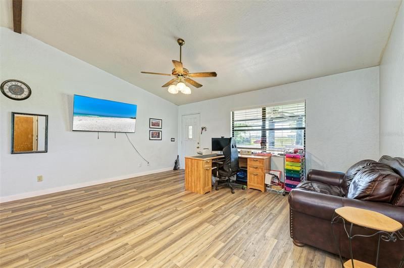 Recently Sold: $485,000 (3 beds, 2 baths, 1914 Square Feet)