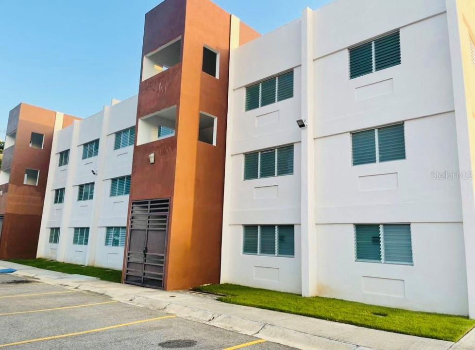 最近售出: $130,000 (3 贝兹, 2 浴室, 1250 平方英尺)