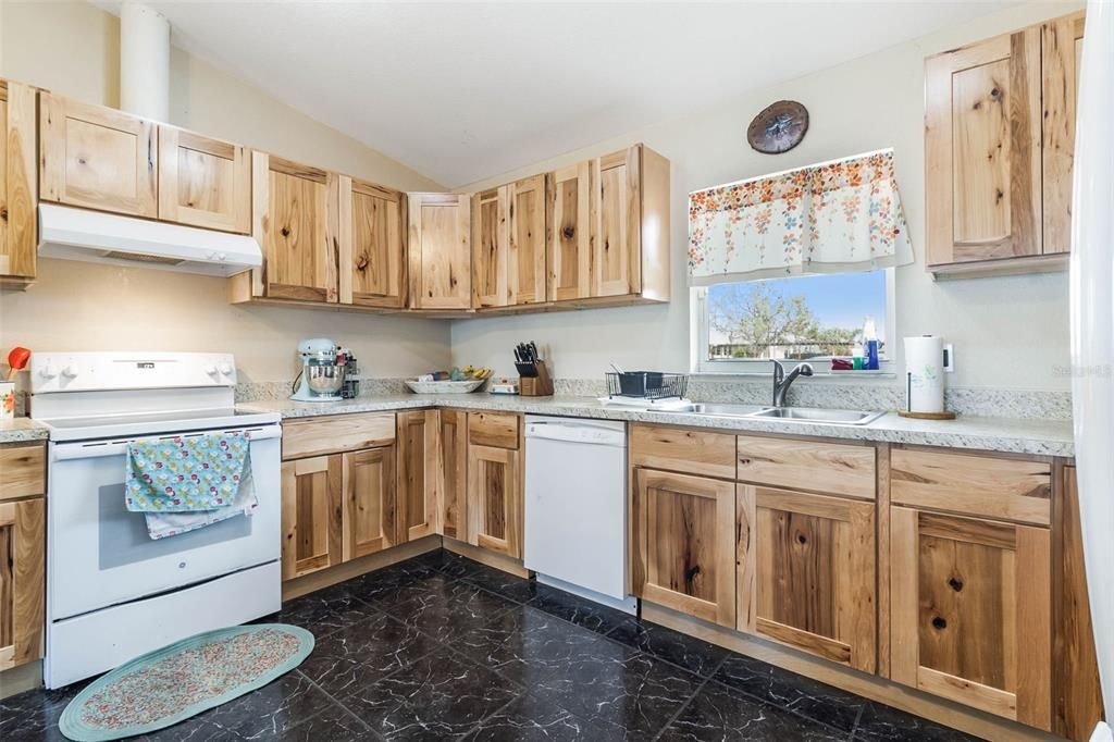 For Sale: $279,000 (2 beds, 2 baths, 1288 Square Feet)