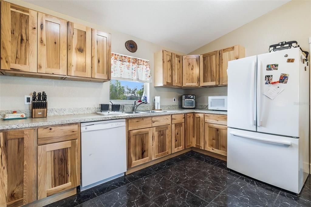 For Sale: $279,000 (2 beds, 2 baths, 1288 Square Feet)