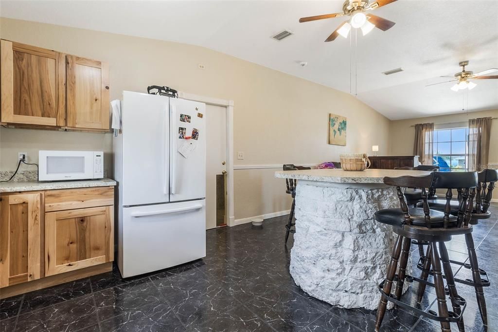 For Sale: $279,000 (2 beds, 2 baths, 1288 Square Feet)