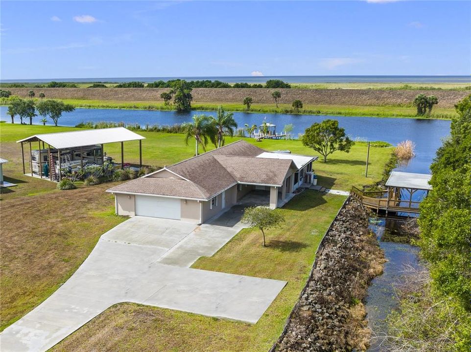 CBS 3/2/2 with carport,boat house and boat ramp on Rim Canal of Lake Okeechobee