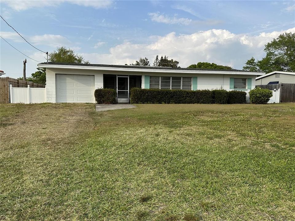 Recently Sold: $275,000 (2 beds, 1 baths, 1465 Square Feet)