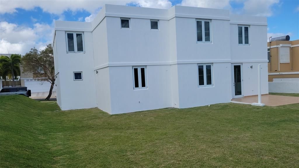 Vendido Recientemente: $389,900 (4 camas, 2 baños, 2800 Pies cuadrados)