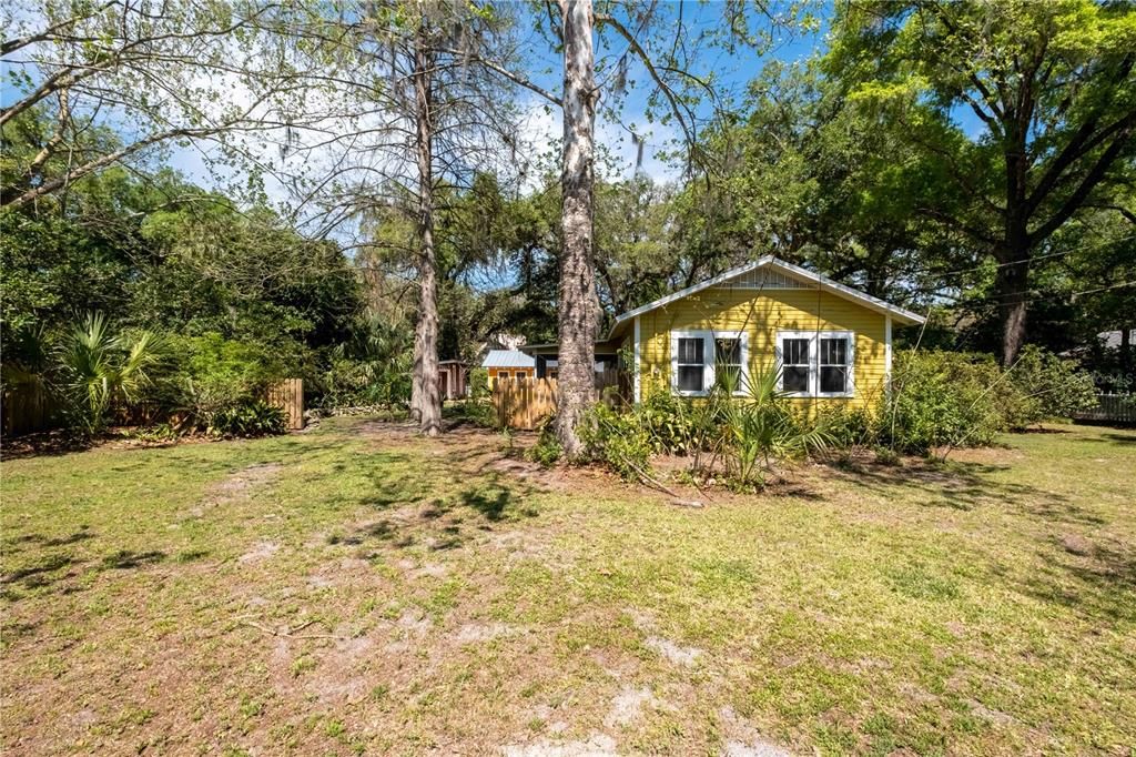 Recently Sold: $460,000 (3 beds, 2 baths, 1910 Square Feet)