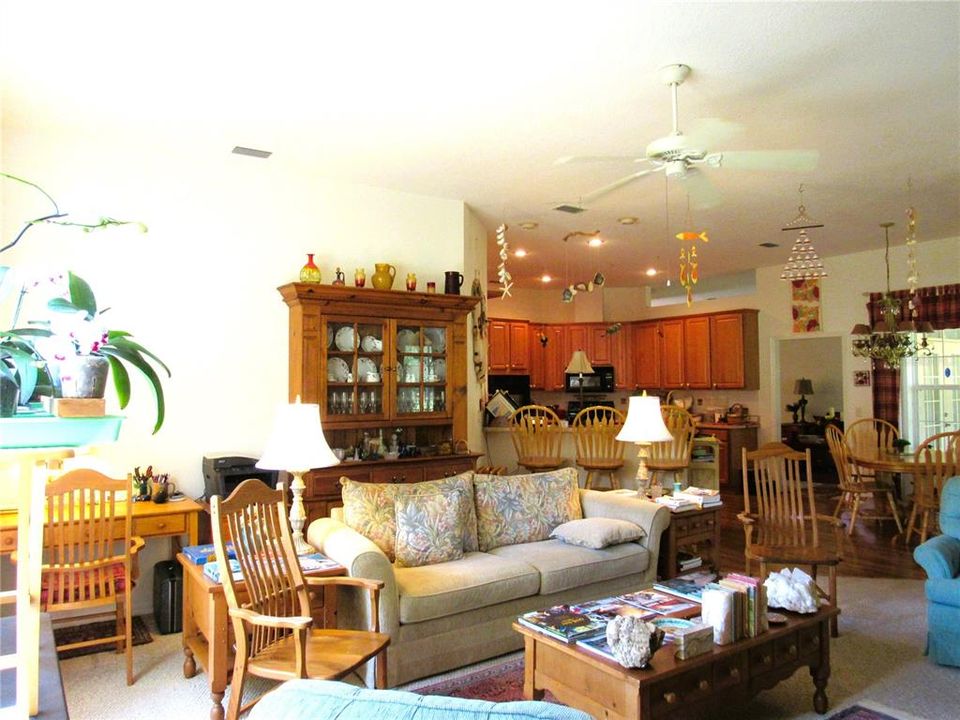 A Warm, Cozy & Cheerful Family and Friends Gathering Room Open From Kitchen!