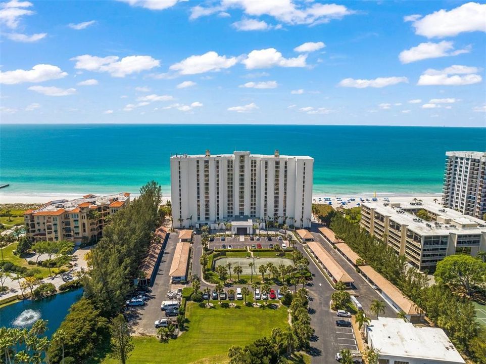 Recently Sold: $1,678,900 (2 beds, 2 baths, 1470 Square Feet)