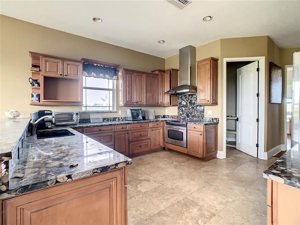 935 Bayshore, kitchen