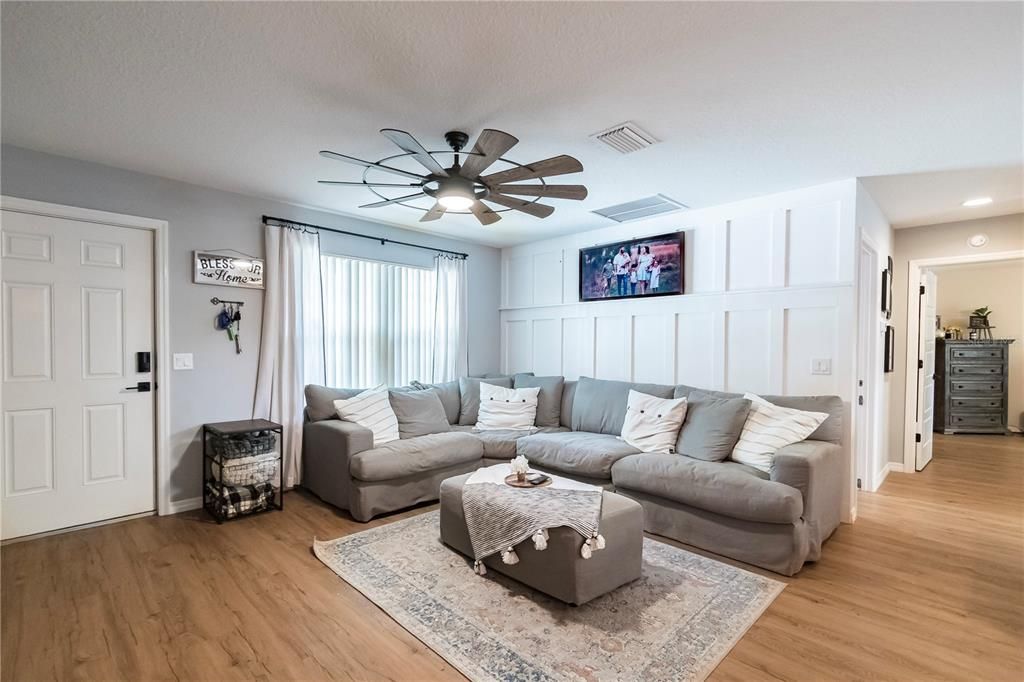 Recently Sold: $299,900 (3 beds, 2 baths, 1868 Square Feet)