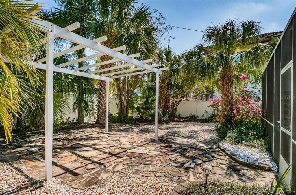 Recently Sold: $800,000 (3 beds, 2 baths, 2240 Square Feet)