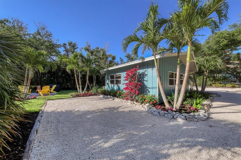 Recently Sold: $3,895,000 (4 beds, 3 baths, 2186 Square Feet)