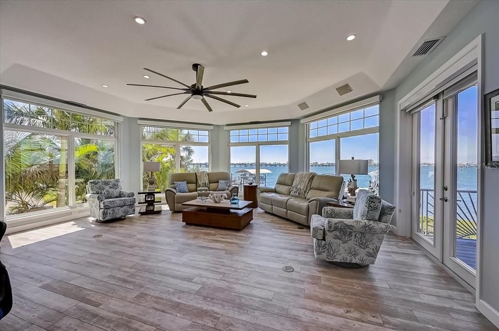 Recently Sold: $3,300,000 (3 beds, 2 baths, 3287 Square Feet)