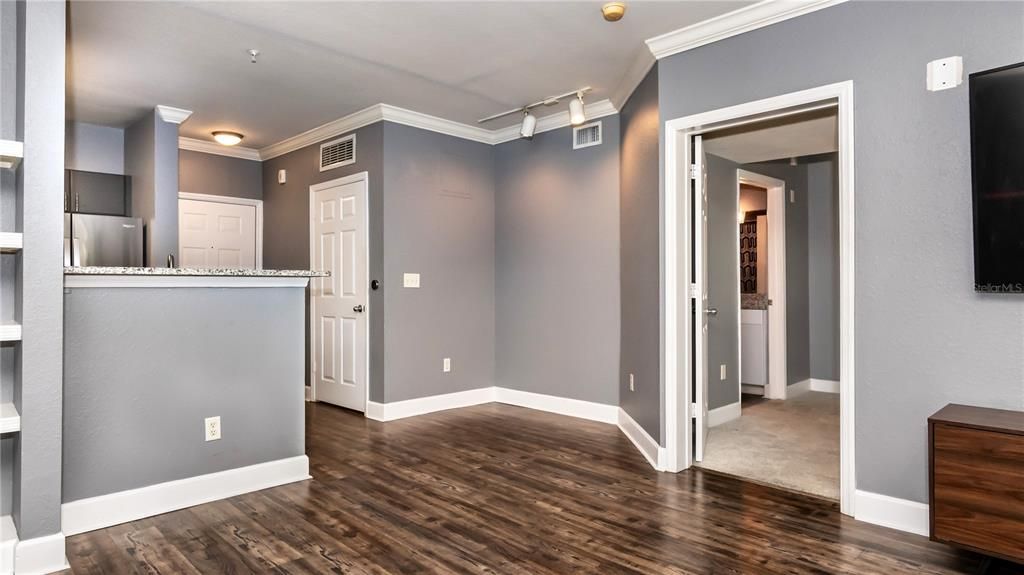 Recently Sold: $216,000 (1 beds, 1 baths, 739 Square Feet)