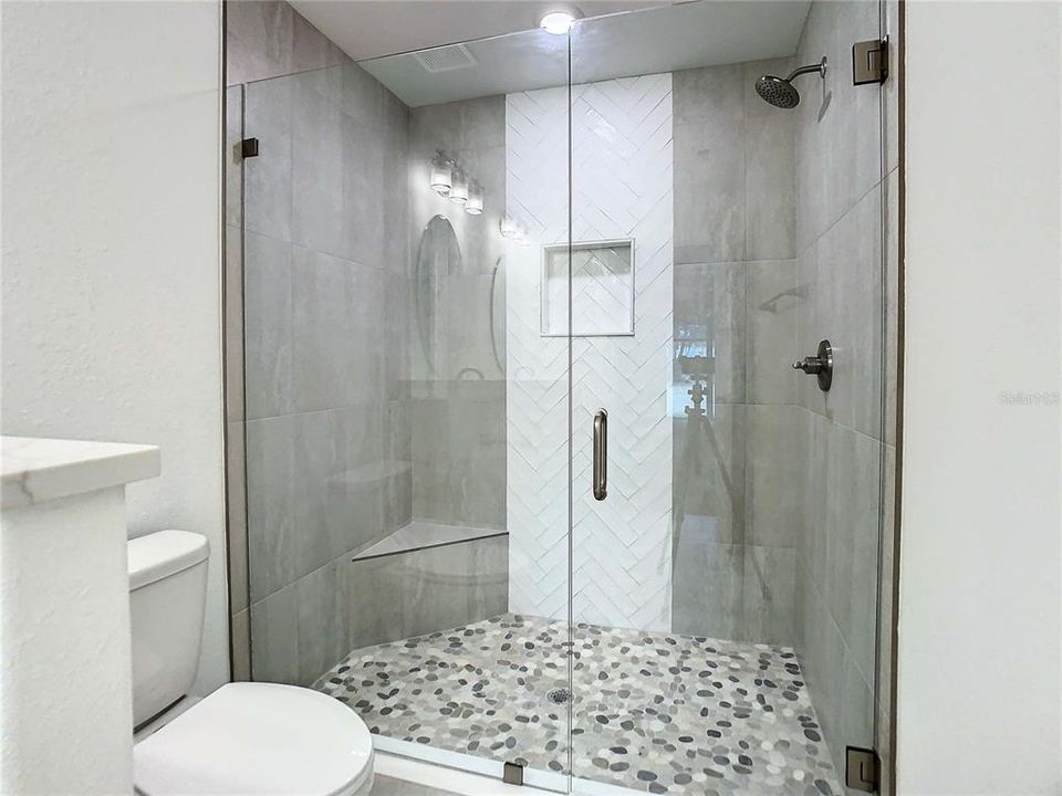 最近售出: $359,900 (3 贝兹, 2 浴室, 1484 平方英尺)