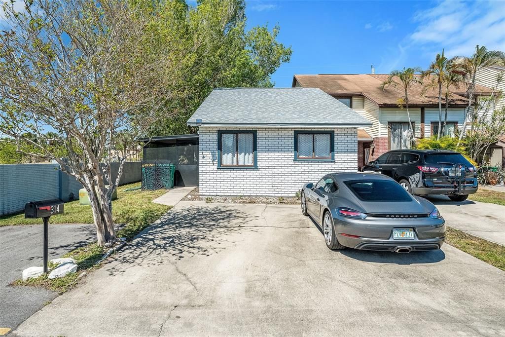 Recently Sold: $215,000 (2 beds, 2 baths, 1008 Square Feet)