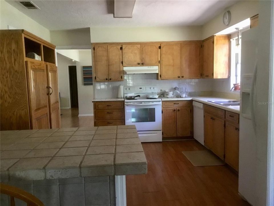 Vendido Recientemente: $395,000 (3 camas, 2 baños, 2264 Pies cuadrados)