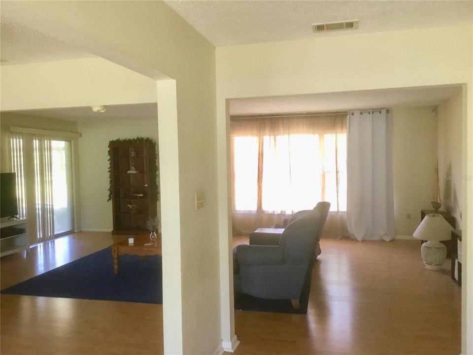 Vendido Recientemente: $395,000 (3 camas, 2 baños, 2264 Pies cuadrados)