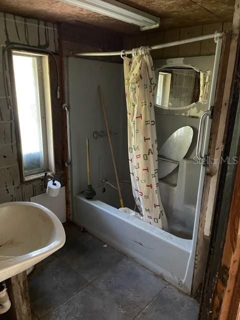 Bathroom Tub/Shower