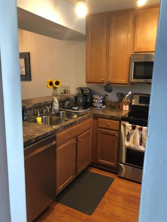 Recently Sold: $280,000 (2 beds, 2 baths, 890 Square Feet)