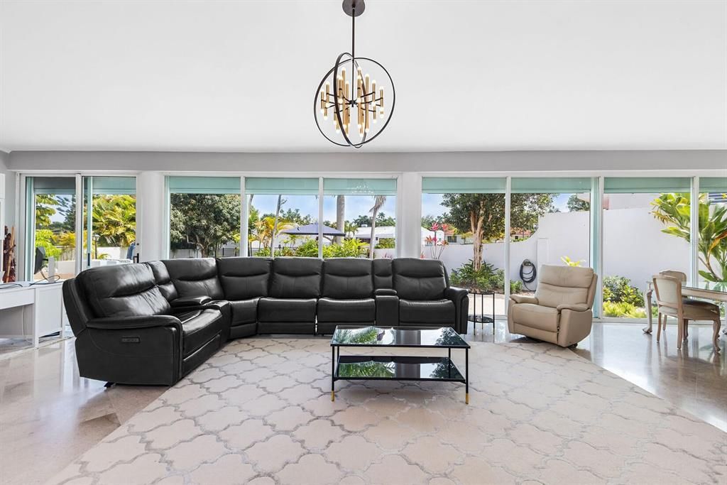 Recently Sold: $1,795,000 (5 beds, 4 baths, 5576 Square Feet)