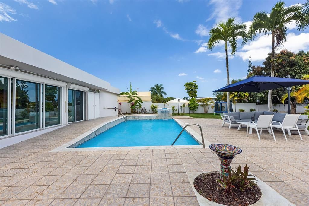 Recently Sold: $1,795,000 (5 beds, 4 baths, 5576 Square Feet)