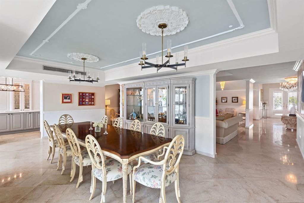 Recently Sold: $1,795,000 (5 beds, 4 baths, 5576 Square Feet)