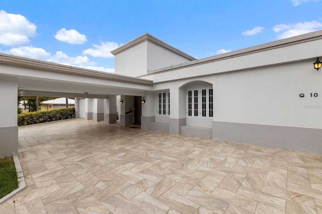 Recently Sold: $1,795,000 (5 beds, 4 baths, 5576 Square Feet)