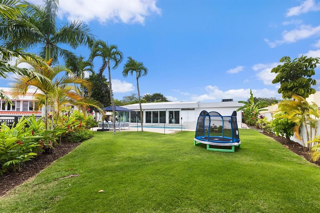 Recently Sold: $1,795,000 (5 beds, 4 baths, 5576 Square Feet)