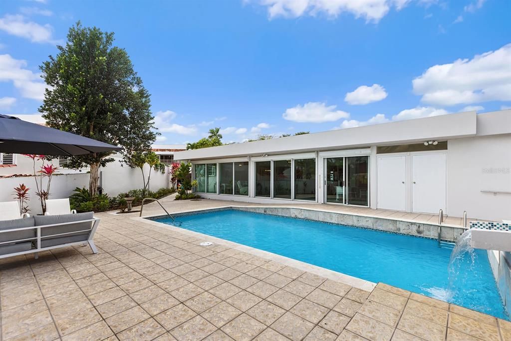 Recently Sold: $1,795,000 (5 beds, 4 baths, 5576 Square Feet)