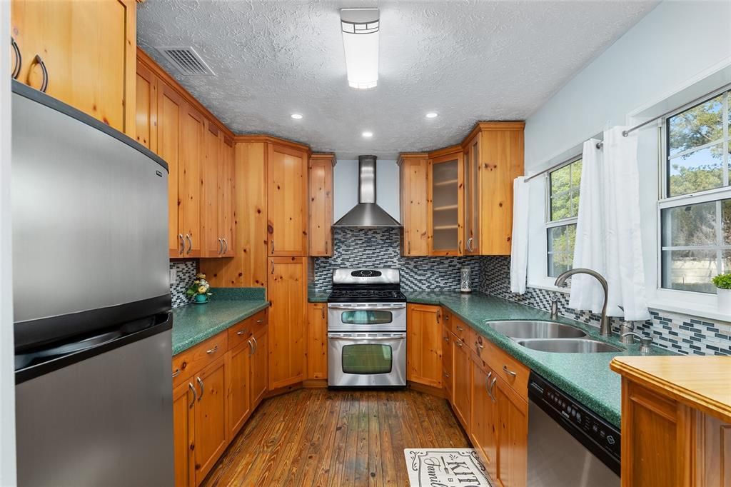 Recently Sold: $303,000 (3 beds, 2 baths, 1456 Square Feet)